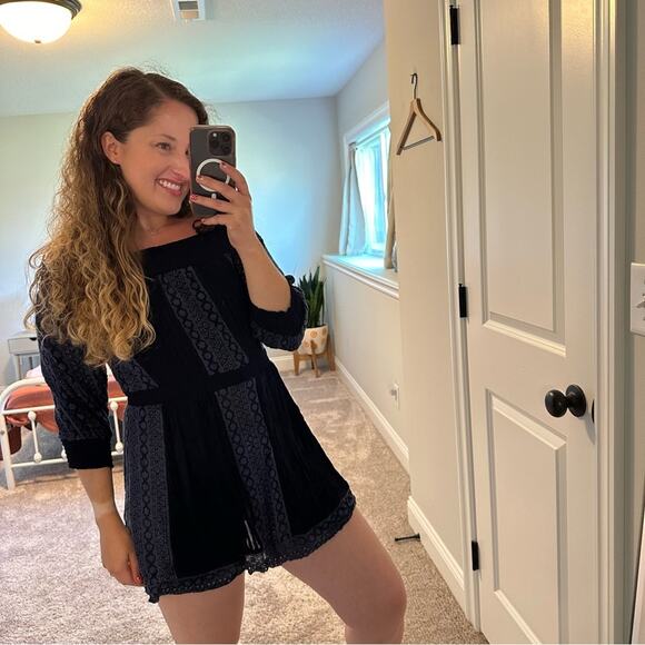 Alice + Olivia Navy Blue Floral Eyelet Embroidered Mini Dress 2 - Picture 4 of 12